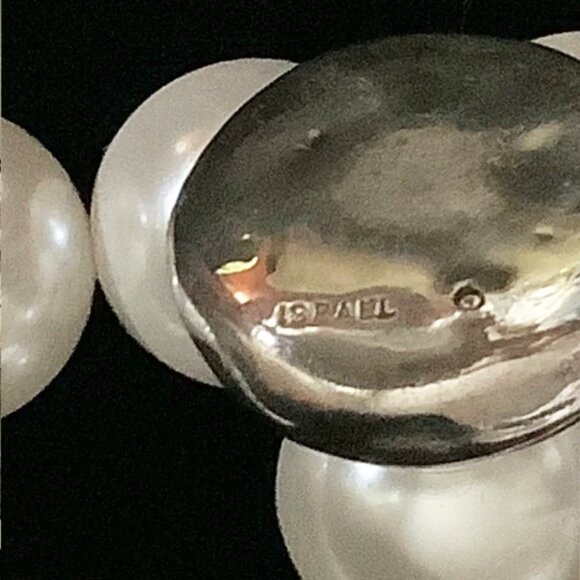 Large Faux Pearl Necklace Magnetic marked Israel 18 In. 6.5 oz. Statement piece - Picture 5 of 7
